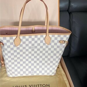 Beautiful Damier Azur Louis Vuitton Never-full MM.